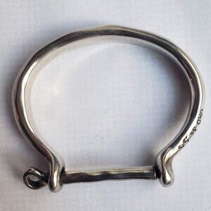 UNOde50 Sterling Silver Plated Bangle Bracelet with Shackle-Shaped Screw Clasp